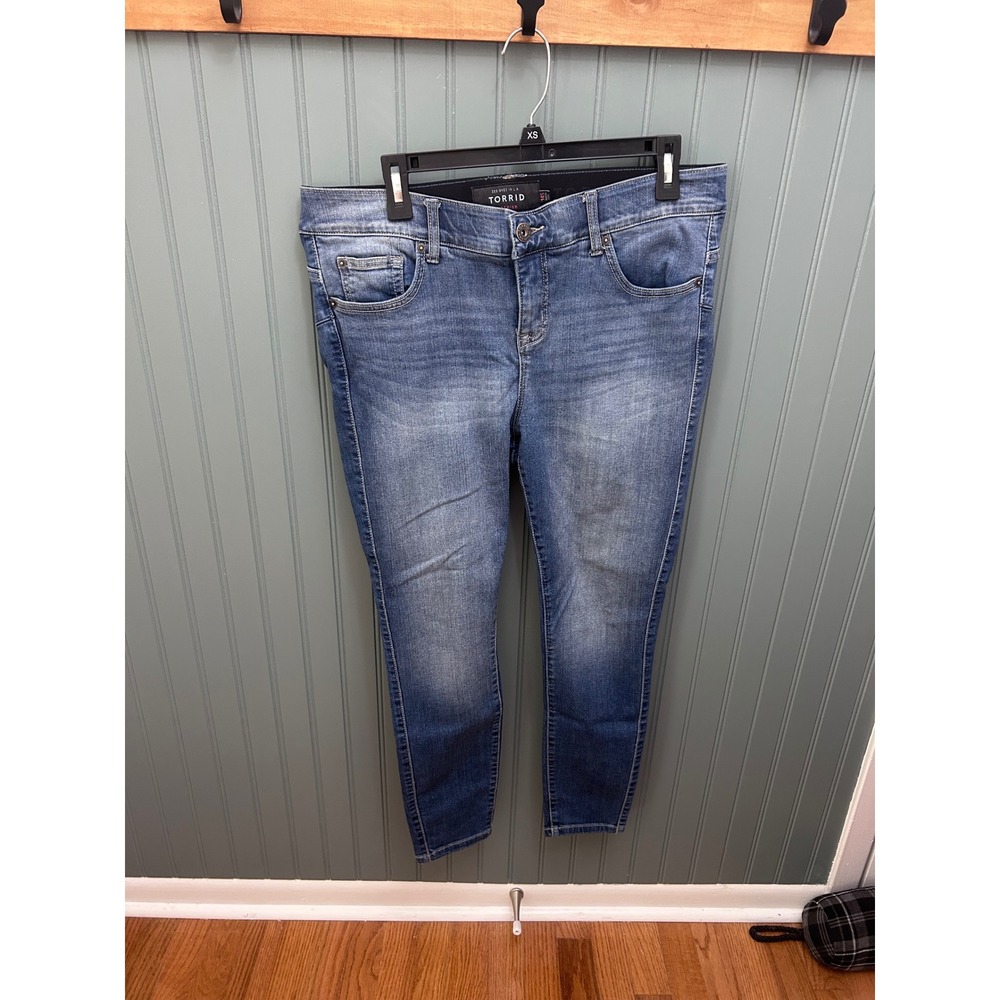 Torrid Premium Bombshell Skinny Jeans Medium Wash Size 14S Short Petite